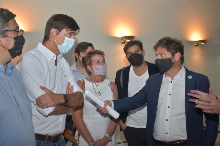 Kicillof en Tandil: encuentro con sectores productivos, entrega de patrulleros y tercera dosis libre para mayores de 30